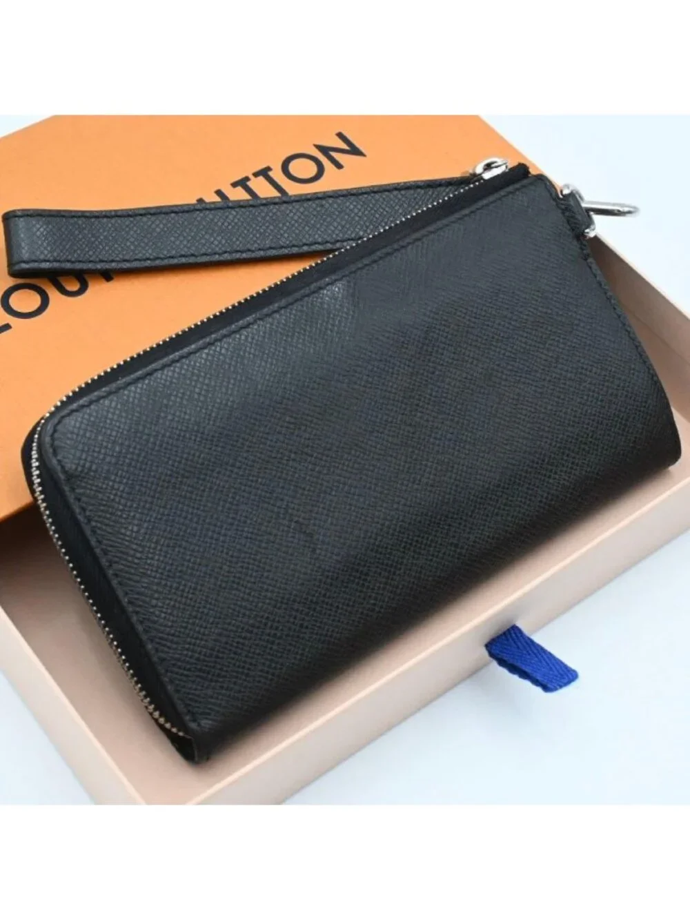 Louis Vuitton Taiga Zippy Dragonne Wallet Black